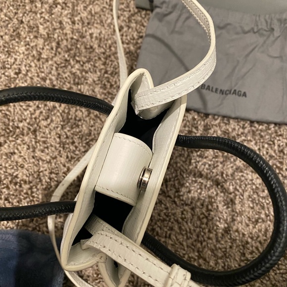 Belenciaga crossbody bag - Picture 3 of 9